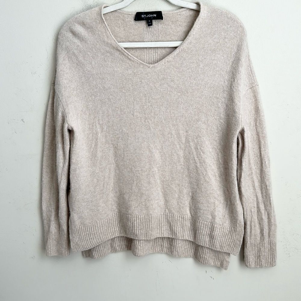 St. John V-Neck Tan Cashmere & Silk Swearer S